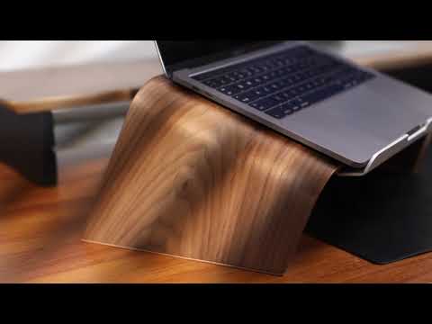 video of deskbird walnut laptop stand on adjustable desk